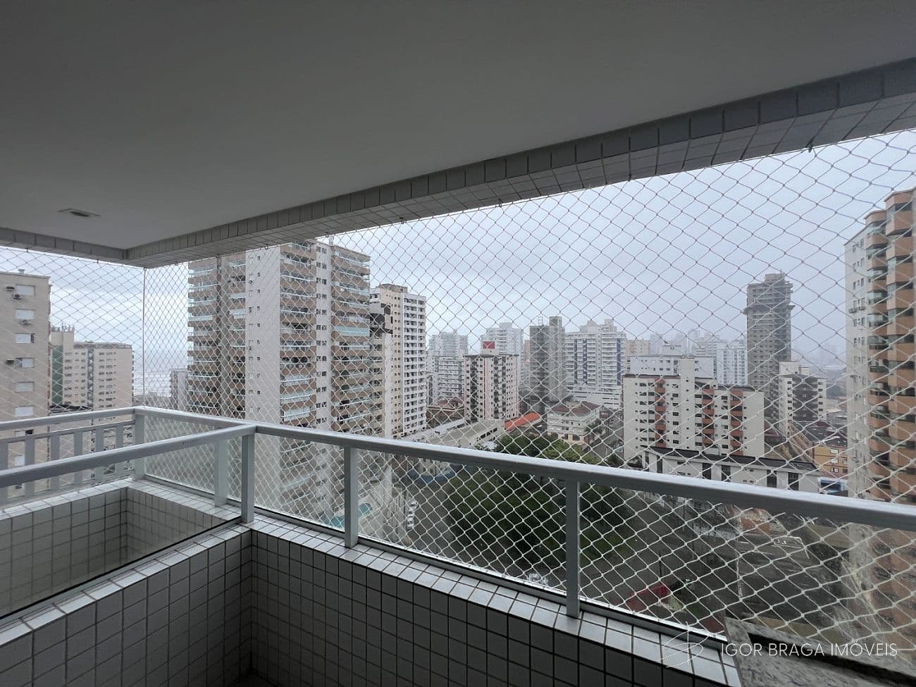 BELÍSSIMO APARTAMENTO, À 300M DO MAR E LAZER COMPLETO — foto 1