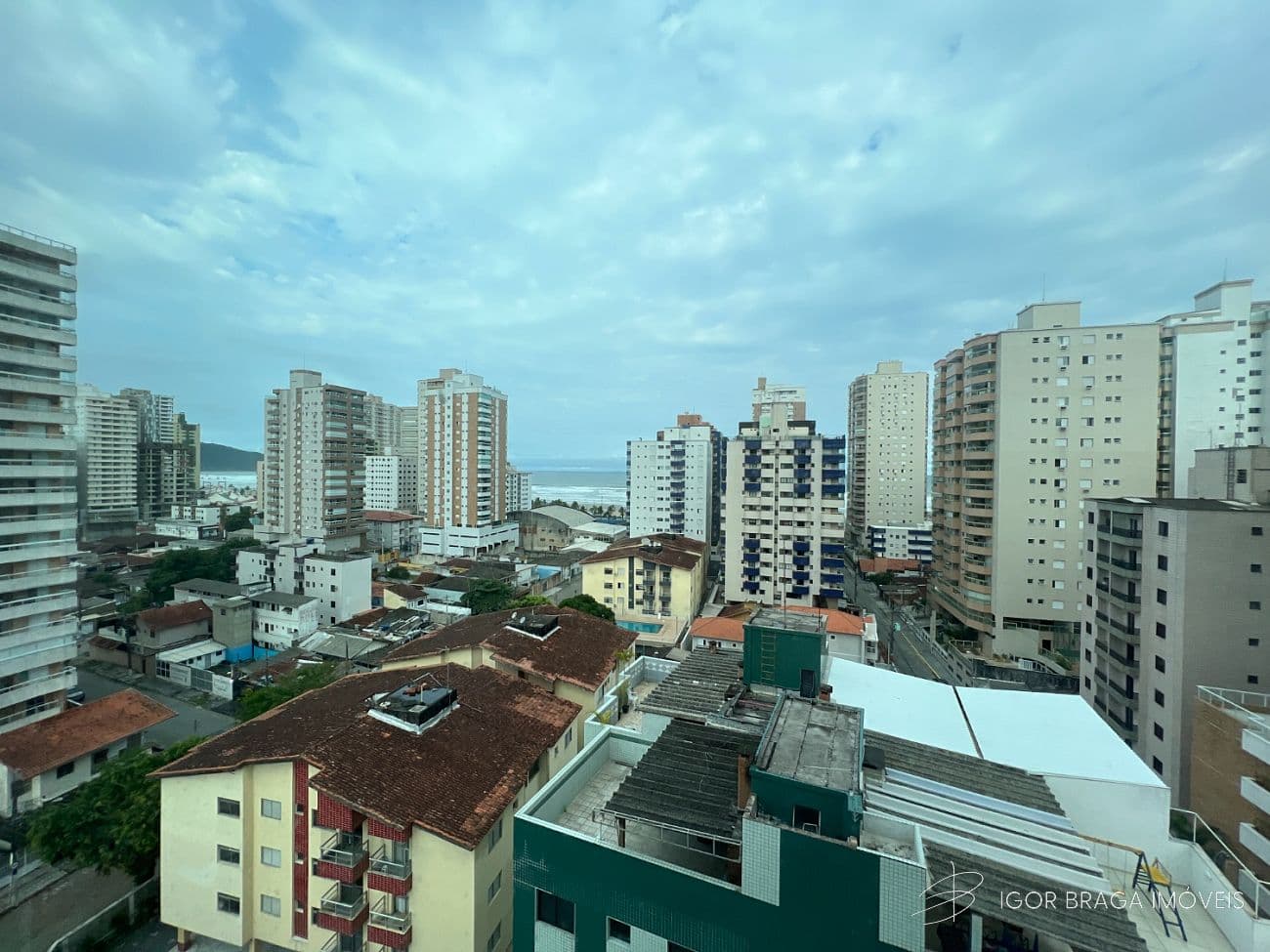 BELÍSSIMO APARTAMENTO, À 450m DO MAR E LAZER COMPLETO — foto 1