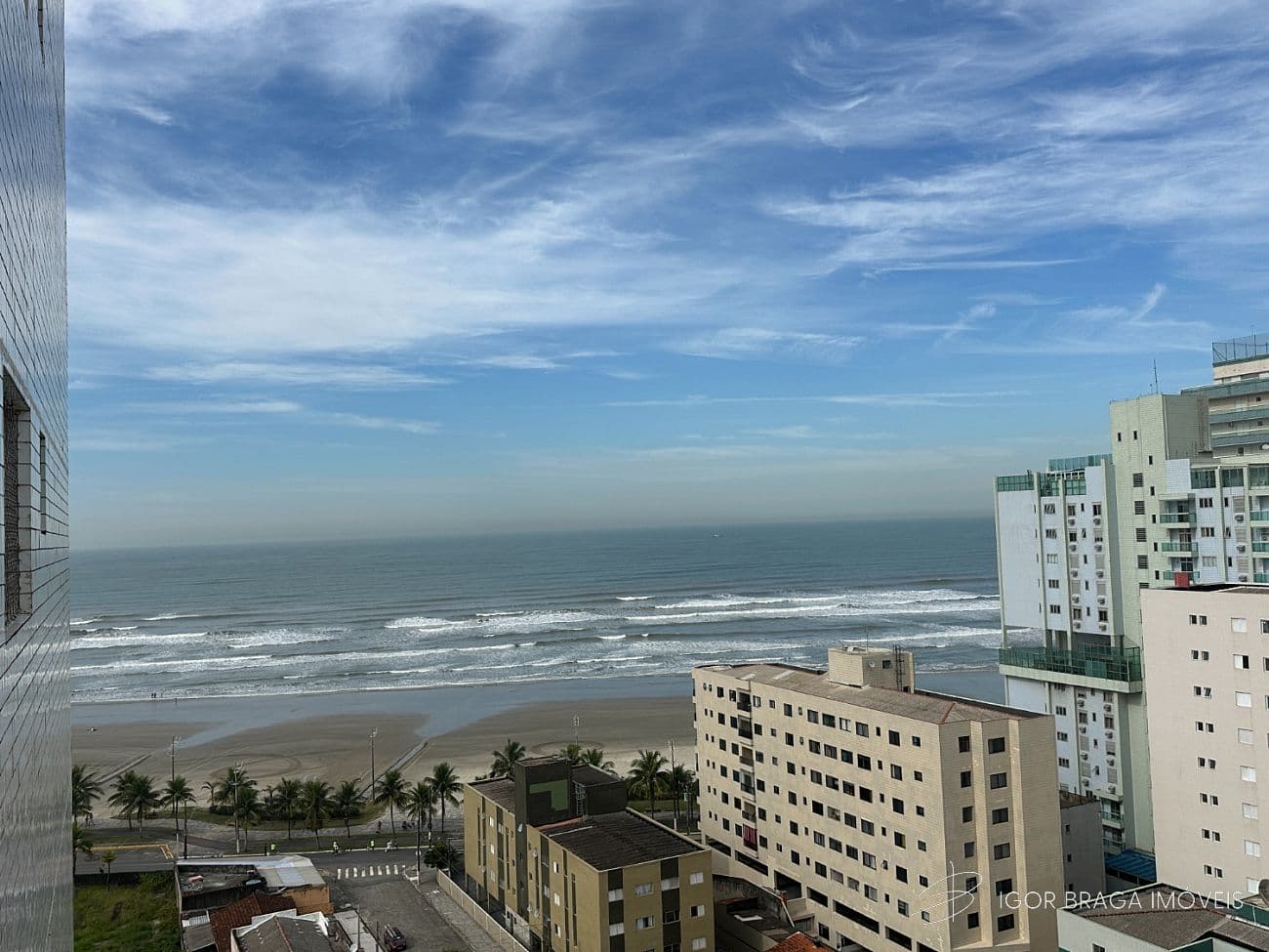 BELÍSSIMO APARTAMENTO, À 50m DO MAR E ÁREA DE LAZER — foto 1