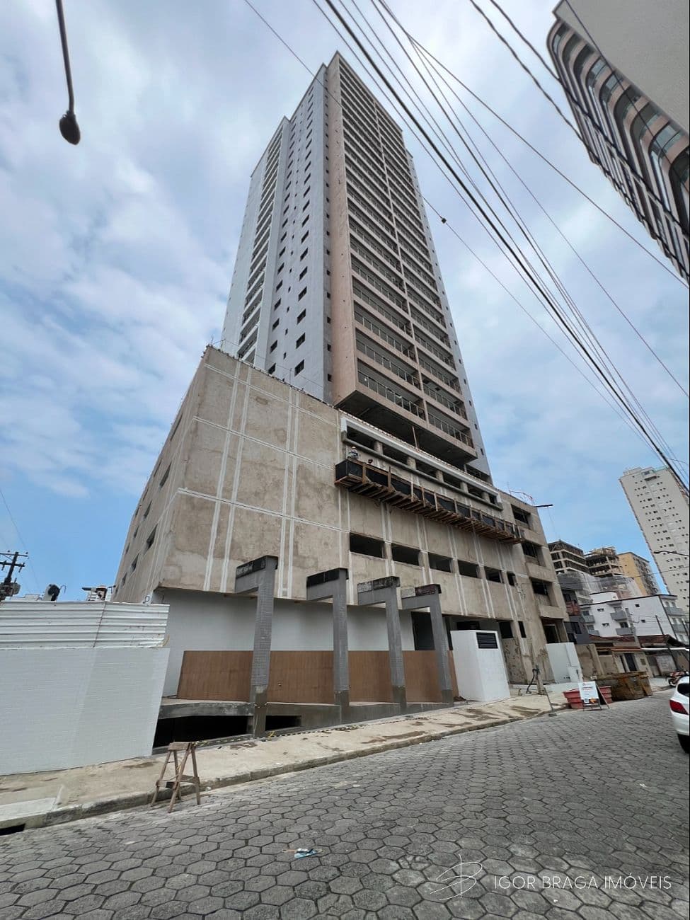 BELÍSSIMO APARTAMENTO, À 200M DO MAR E LAZER COMPLETO — foto 1