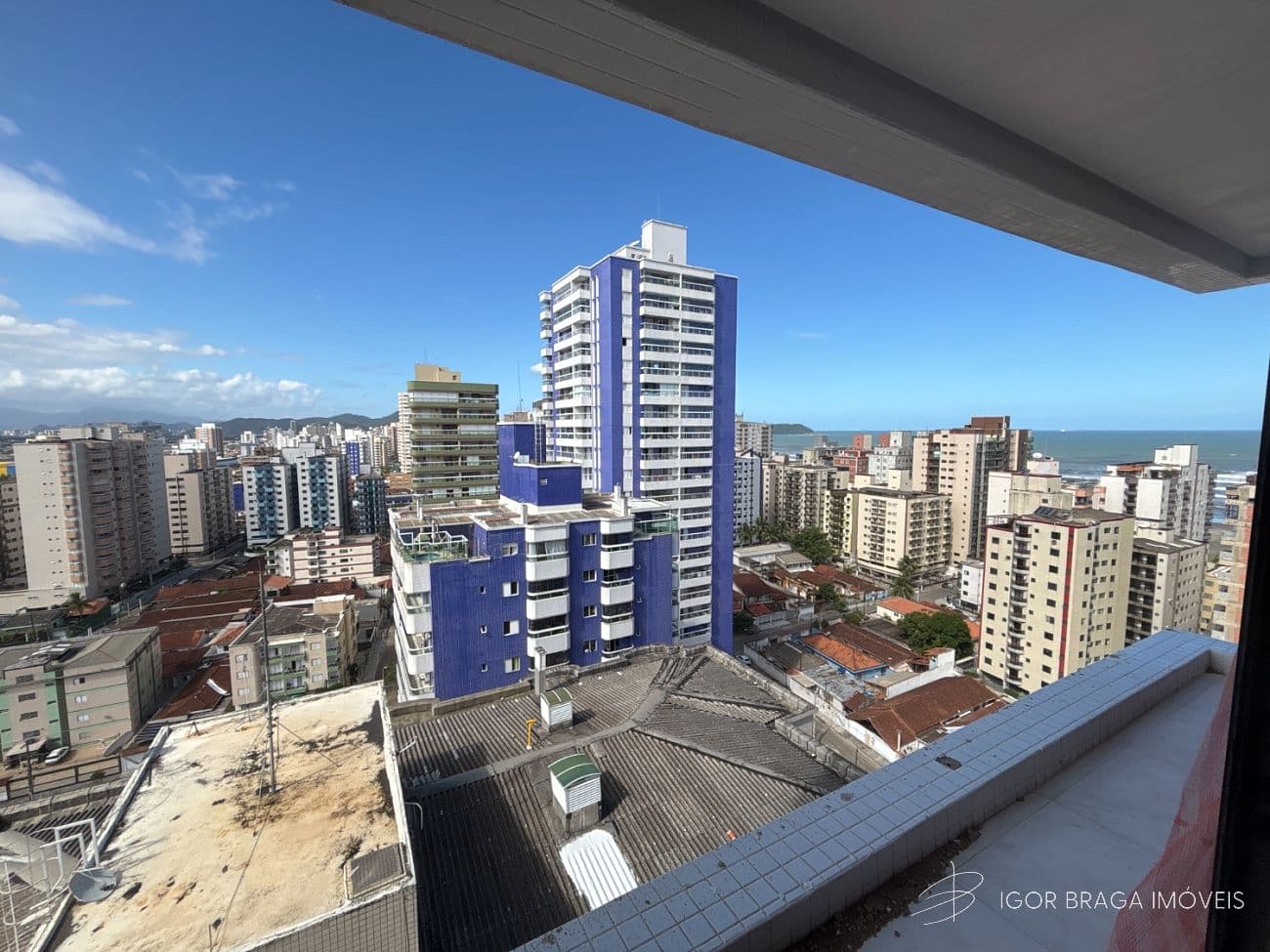 BELÍSSIMO APARTAMENTO, À 200M DO MAR E LAZER COMPLETO — foto 1