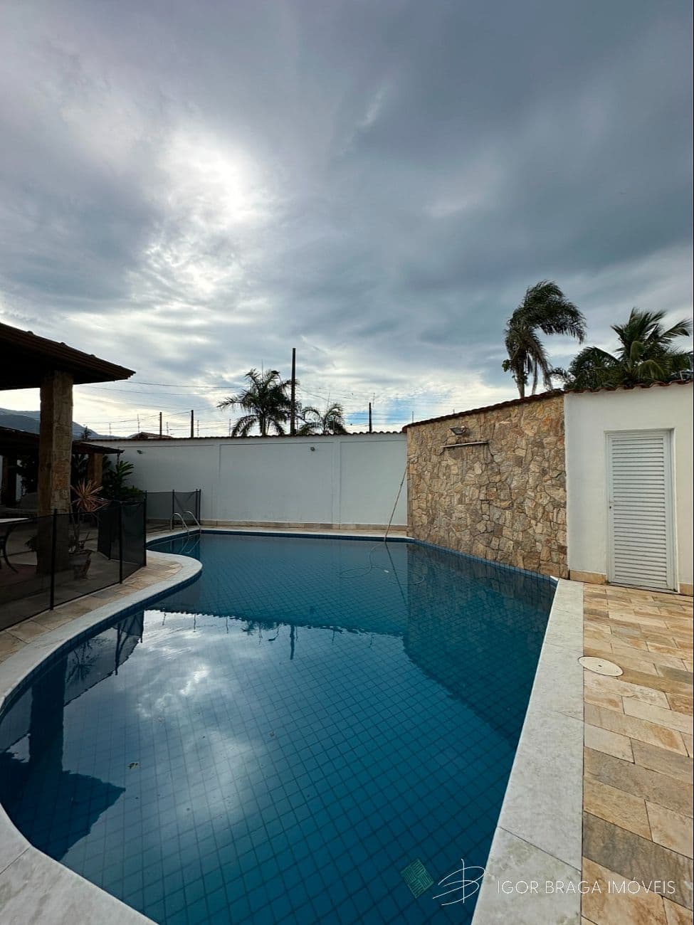 BELÍSSIMA CASA, AMPLA, FINO ACABAMENTO E LAZER COMPLETO — foto 1