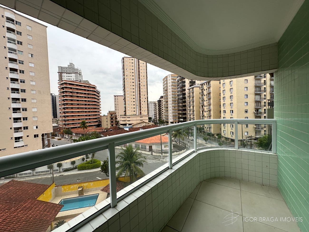 BELÍSSIMO APARTAMENTO, À 250M DO MAR E LAZER — foto 1