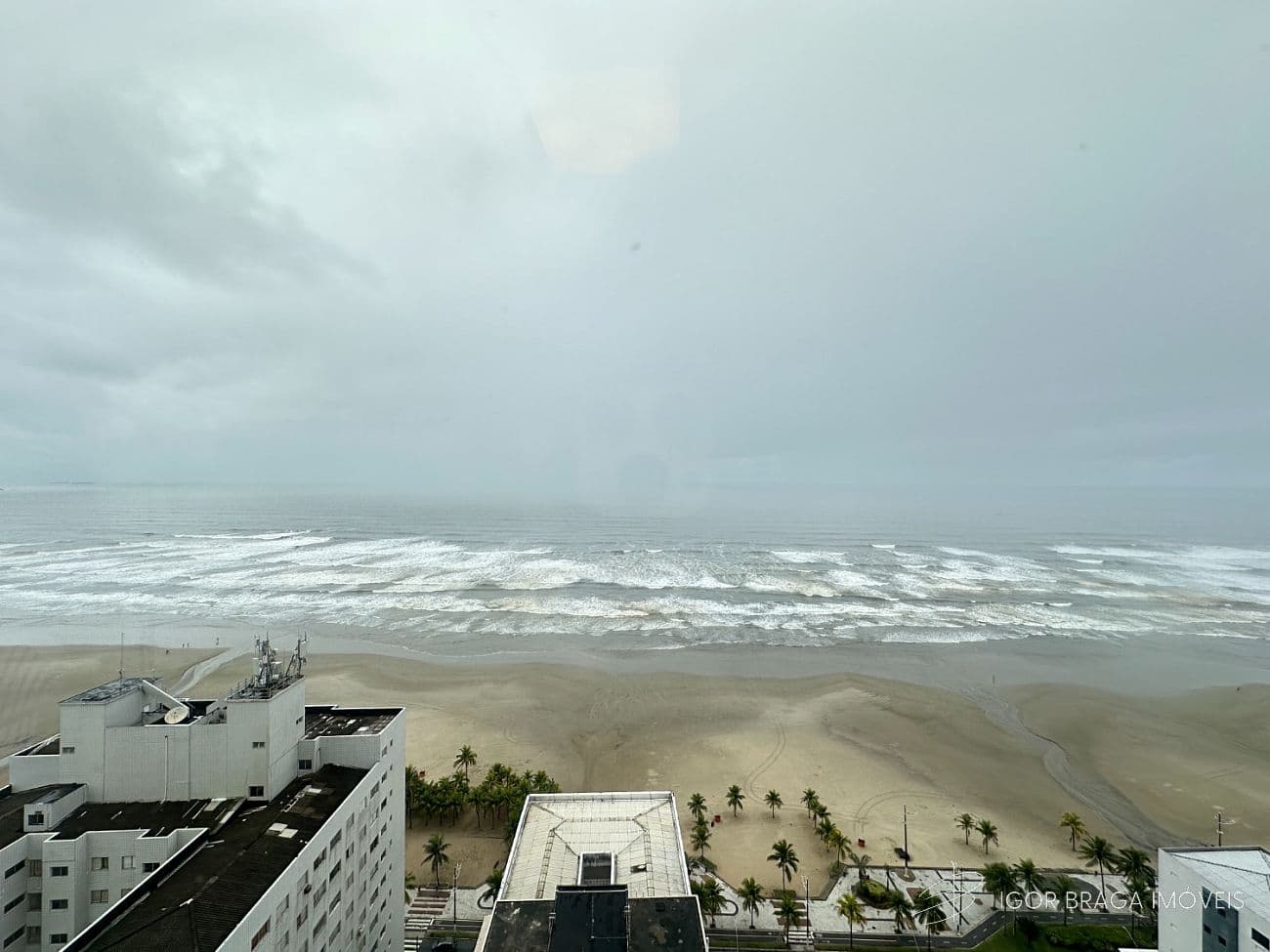 EXCELENTE APARTAMENTO, 50M DO MAR E LAZER COMPLETO — foto 1