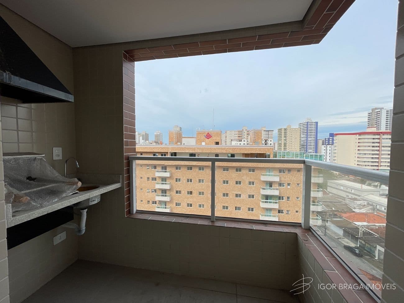 BELÍSSIMO APARTAMENTO, À 500M DO MAR E LAZER COMPLETO — foto 1