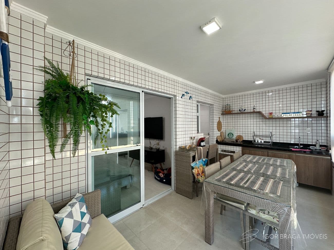 BELÍSSIMO APARTAMENTO, À 130M DO MAR E LAZER COMPLETO — foto 1