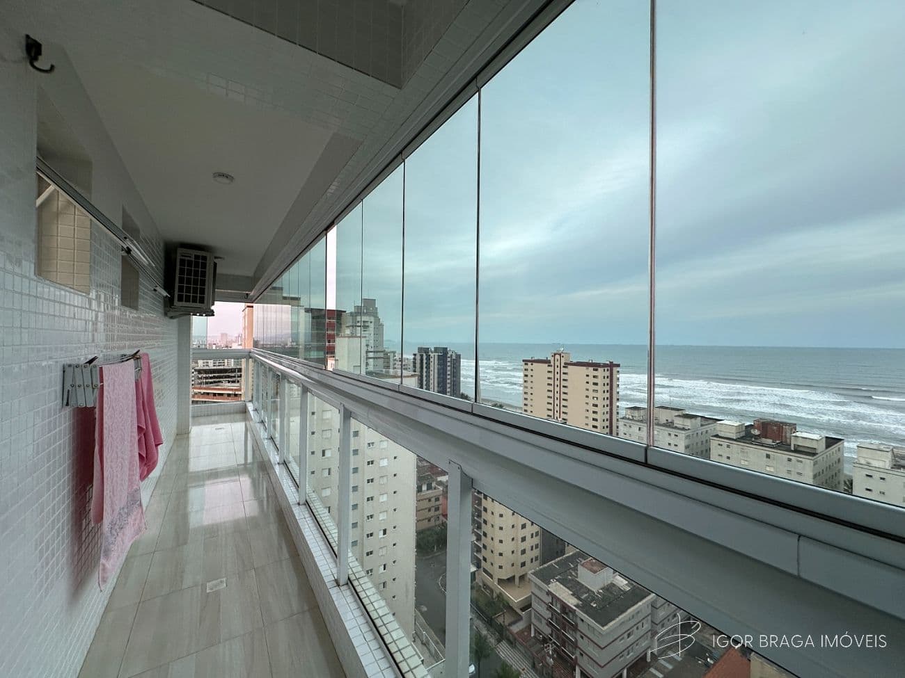 BELÍSSIMO APARTAMENTO, À 180M DO MAR E LAZER — foto 1