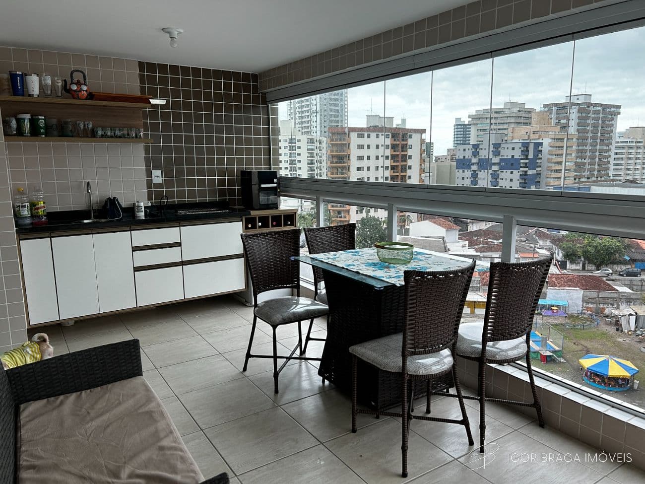 BELÍSSIMO APARTAMENTO, LAZER COMPLETO E À 450m DO MAR — foto 1