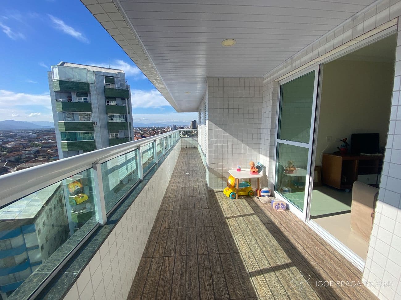 BELÍSSIMO APARTAMENTO, À 250M DO MAR E VISTA LIVRE — foto 1