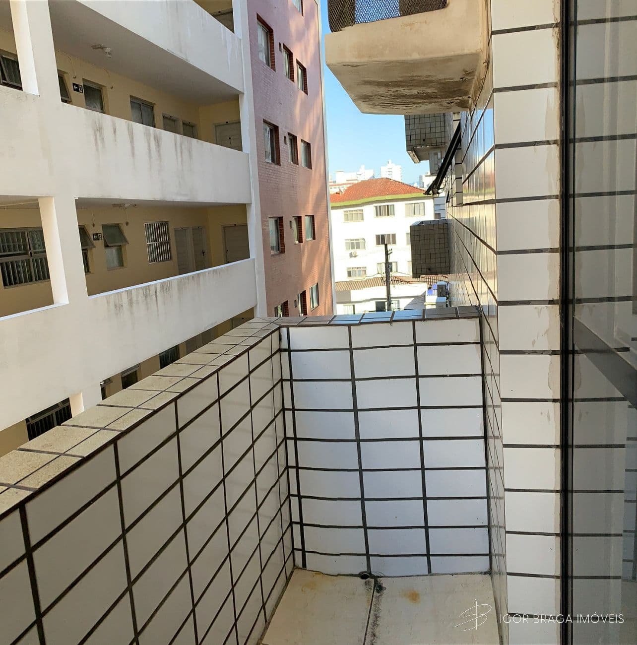 BELÍSSIMO APARTAMENTO, FINO ACABAMENTO À 300 METROS DO MAR — foto 1