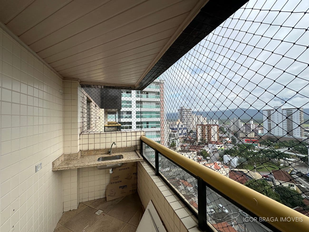 BELÍSSIMO APARTAMENTO, FINO ACABAMENTO À 100 METROS DO MAR — foto 1