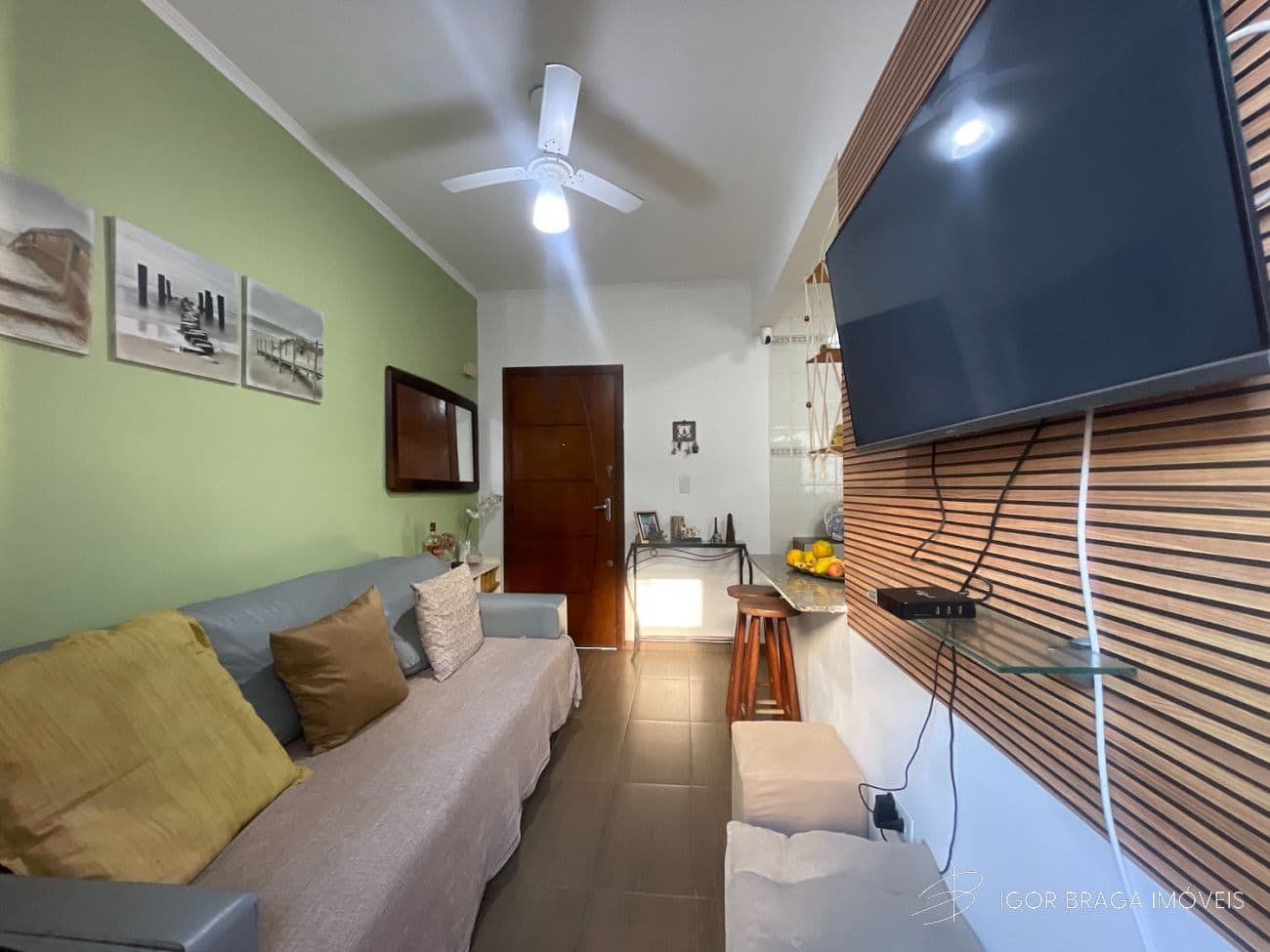 BELÍSSIMO APARTAMENTO,  AMPLO E À 100M DO MAR — foto 1