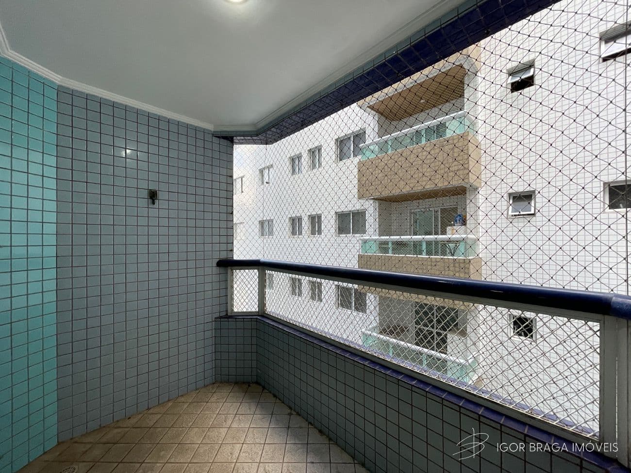 BELÍSSIMO APARTAMENTO, FINO ACABAMENTO Á 150 METROS DO MAR — foto 1