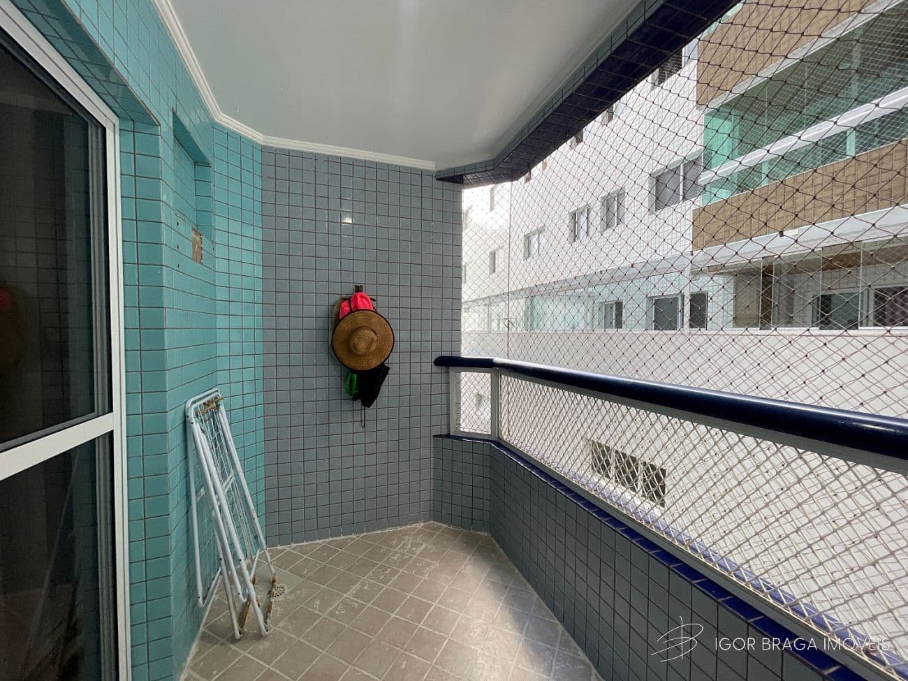 BELÍSSIMO APARTAMENTO, FINO ACABAMENTO Á 150 METROS DO MAR — foto 1