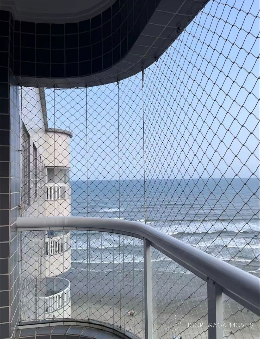 BELÍSSIMO APARTAMNETO, FINO ACABAMENTO E À 20M DO MAR — foto 1