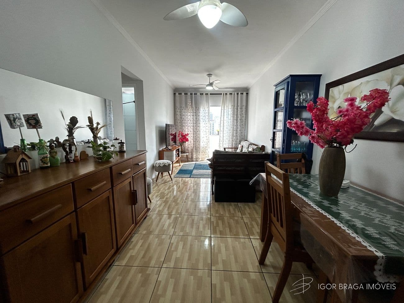 BELÍSSIMO APARTAMENTO, AMPLO E À 10M DO MAR — foto 1