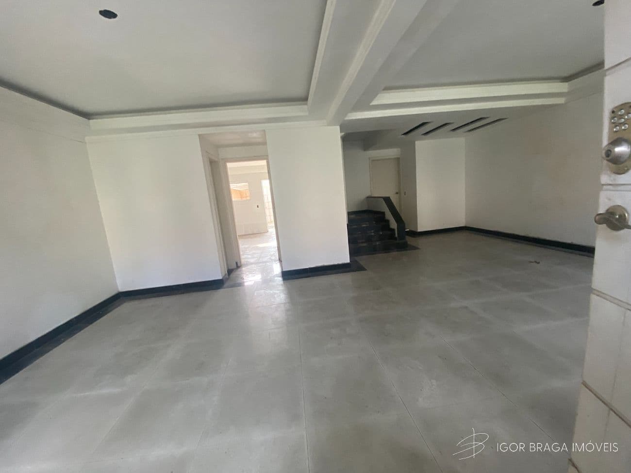 BELÍSSIMA CASA EM COMDOMINIO, AMPLA E LAZER COMPLETO — foto 1