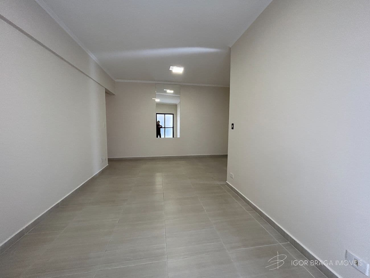 BELÍSSIMO APARTAMENTO, AMPLO E À 450M DO MAR — foto 1