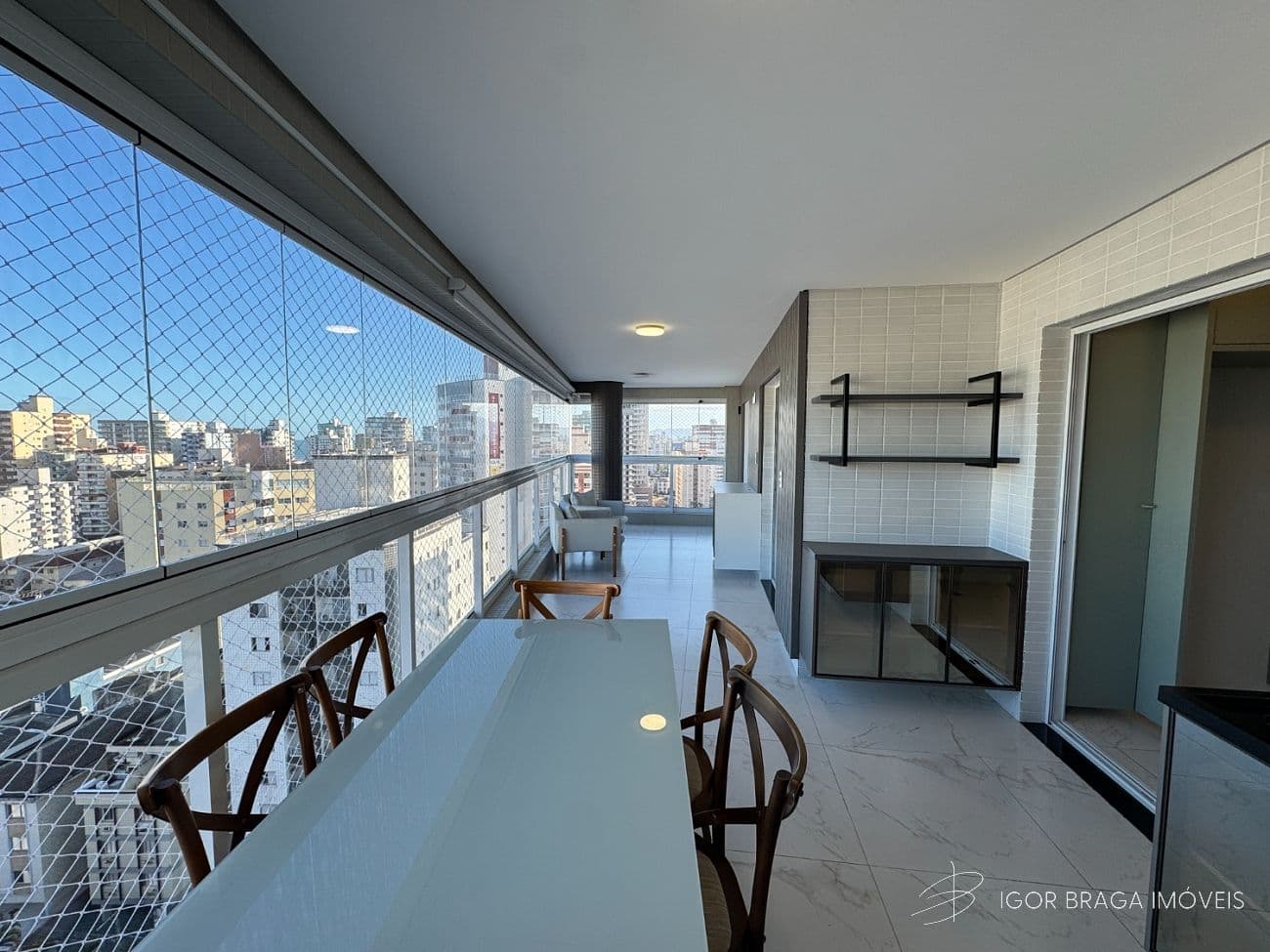 INCRÍVEL APARTAMENTO, À 400M DO MAR E LAZER COMPLETO — foto 1