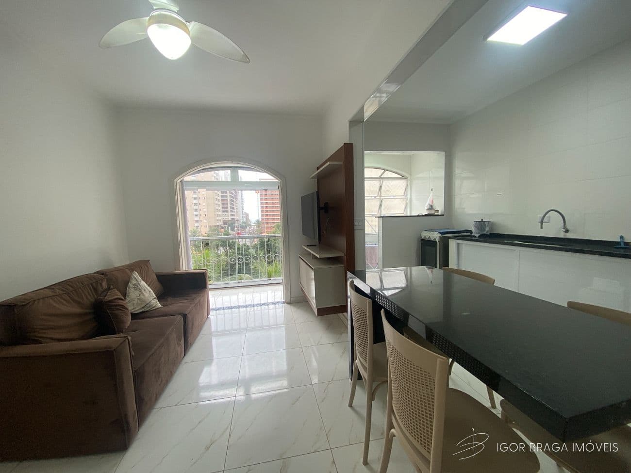 BELÍSSIMO APARTAMENTO, AMPLO E  À 250M DO MAR — foto 1
