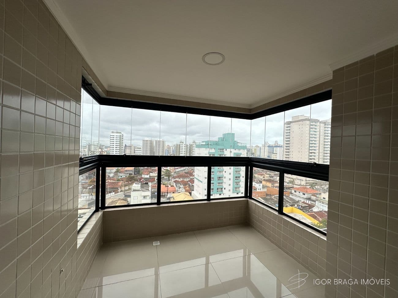 EXCELENTE APARTAMENTO, AMPLO E LAZER COMPLETO — foto 1