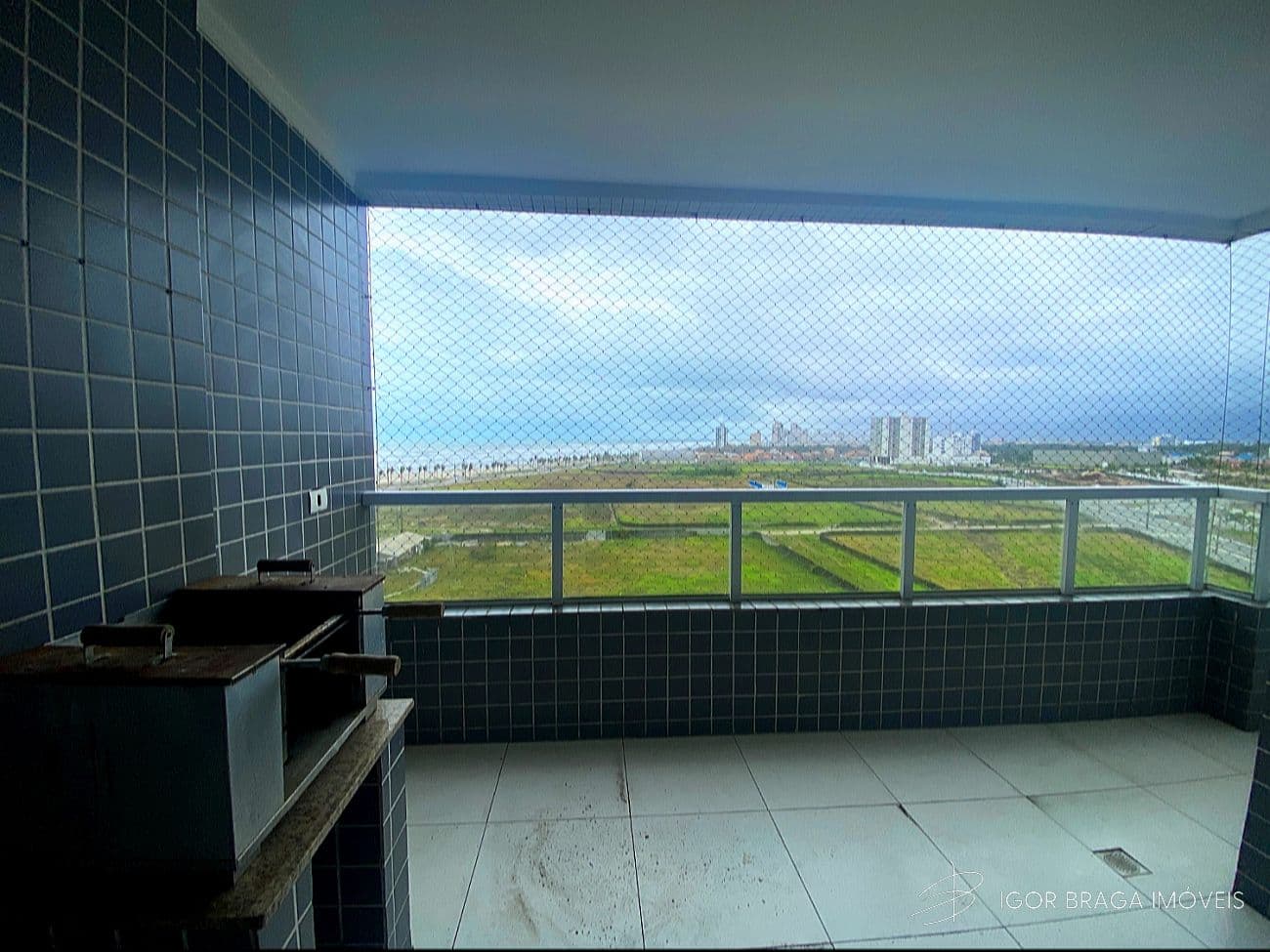 EXCELENTE APARTAMENTO, AMPLO E COM VISTA PARA O MAR — foto 1