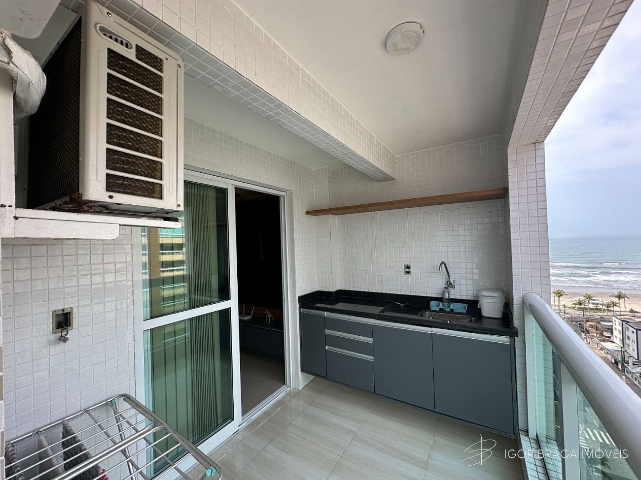 BELÍSSIMO APARTAMENTO, À 180M DO MAR E LAZER — foto 1