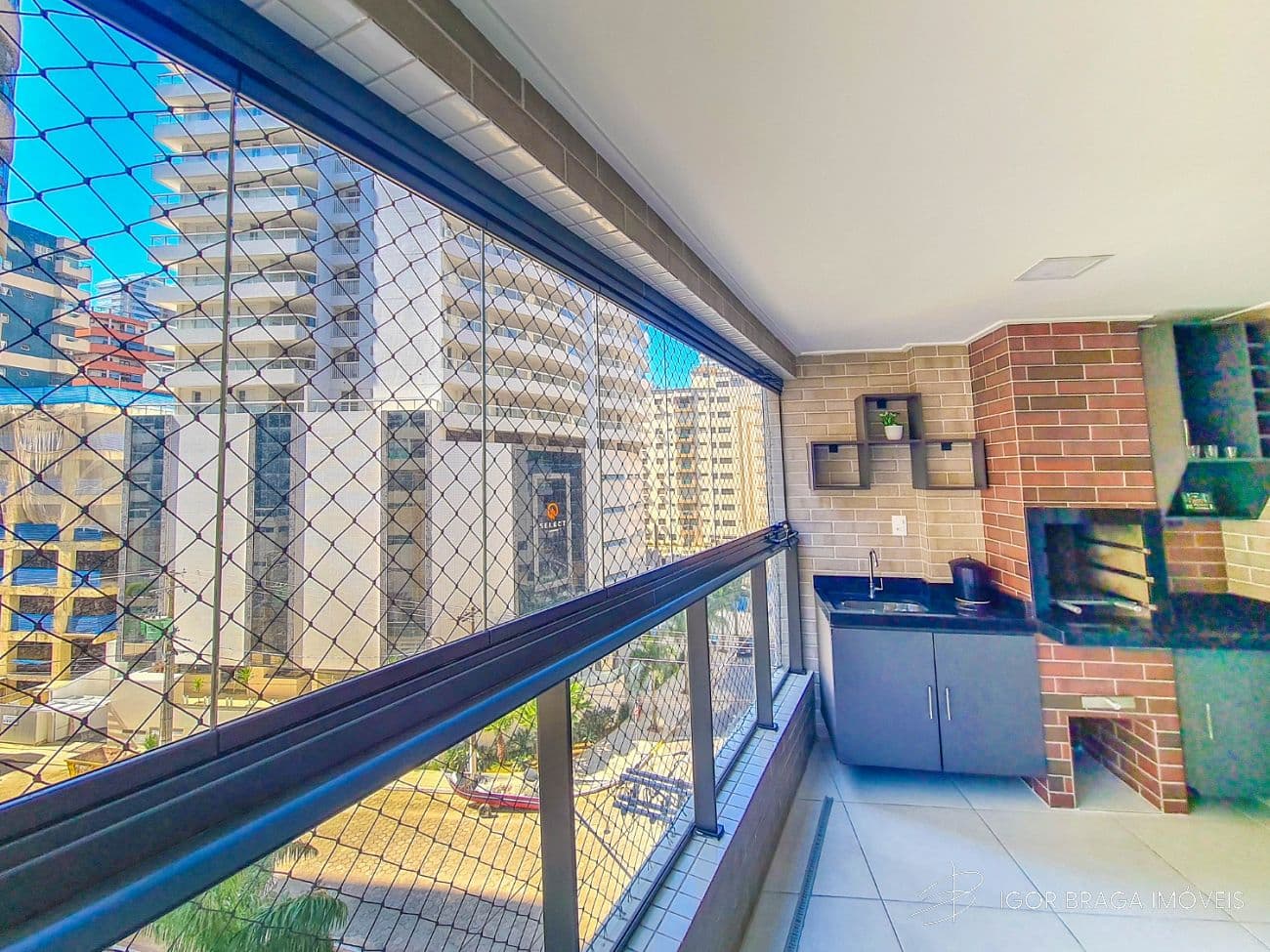 EXCELENTE APARTAMENTO, À 150M DO MAR E LAZER COMPLETO — foto 1