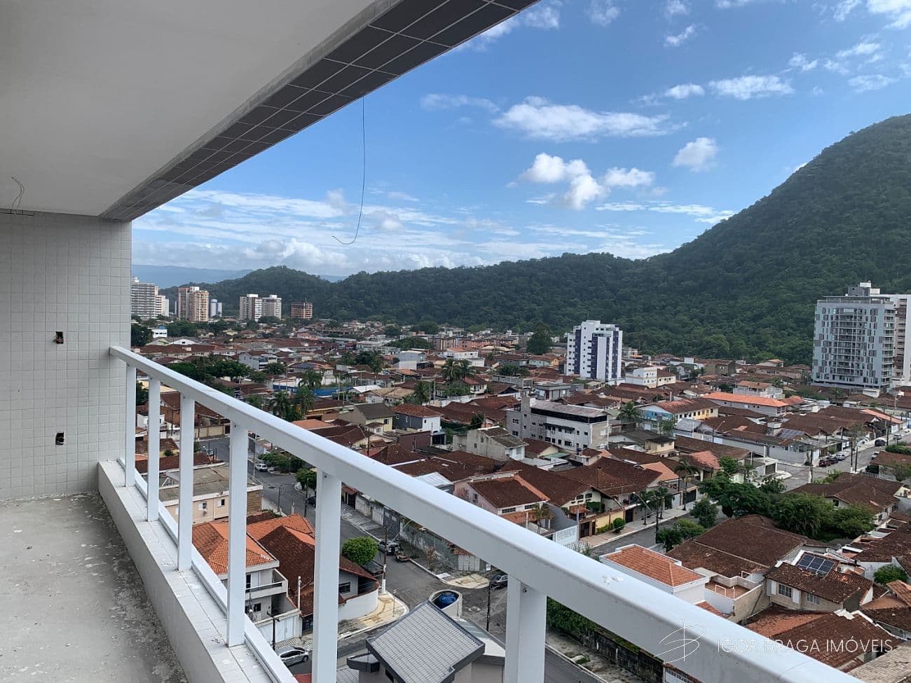 BELÍSSIMO APARTAMENTO, FINO ACABAMENTO E À 600M DO MAR — foto 1