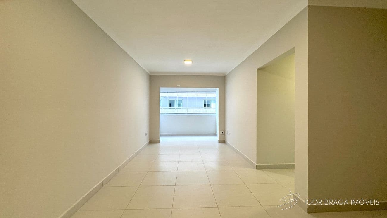 BELÍSSIMO APARTAMENTO, LAZER E À 100 METROS DO MAR — foto 1