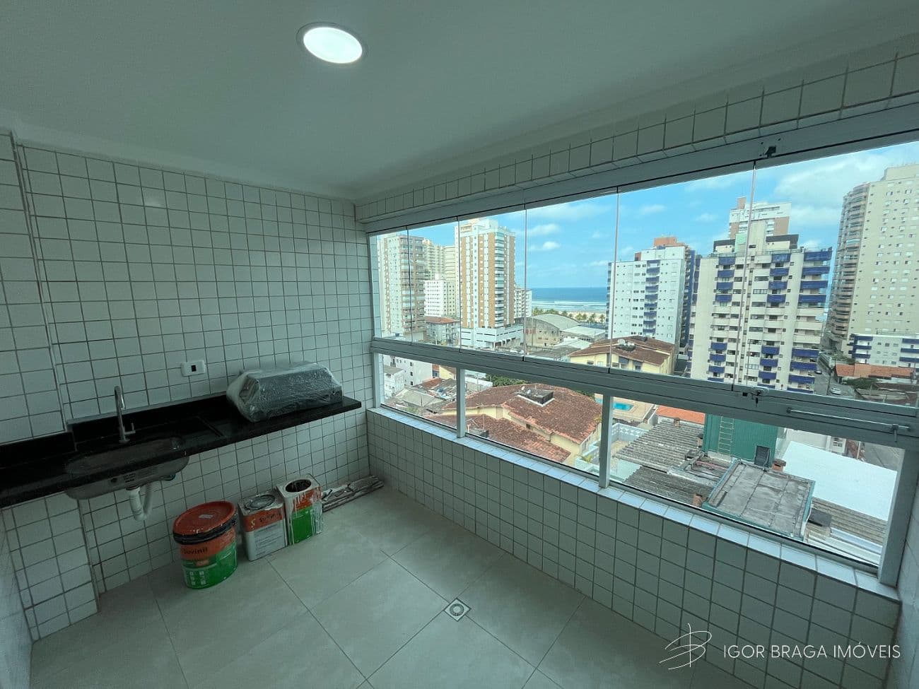 BELÍSSIMO APARTAMENTO, À 250M DO MAR E LAZER COMPLETO — foto 1