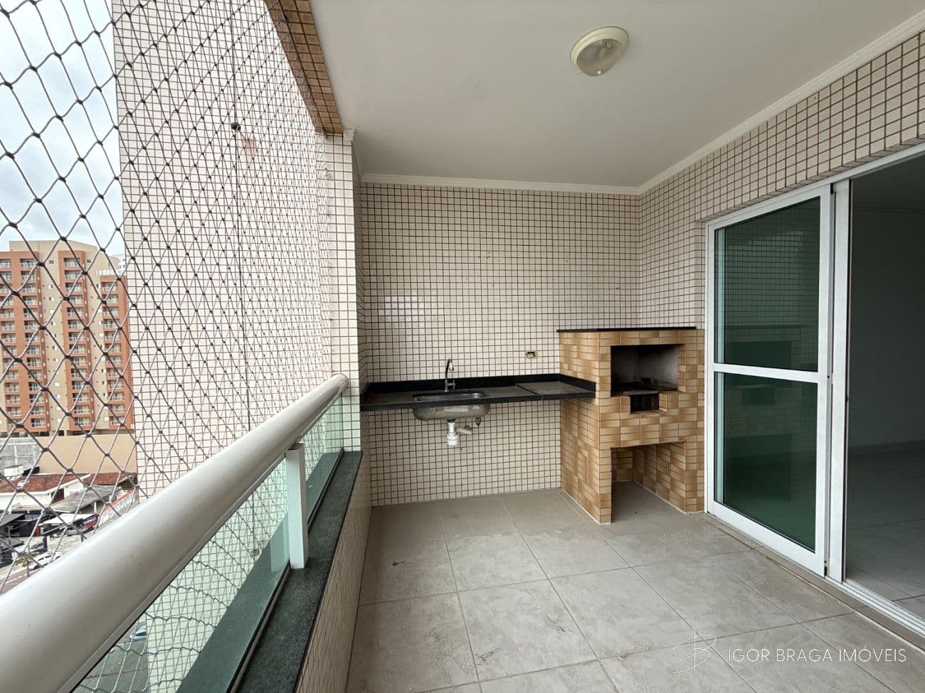 BELÍSSIMO APARTAMENTO,AMPLO E  À 450M DO MAR — foto 1