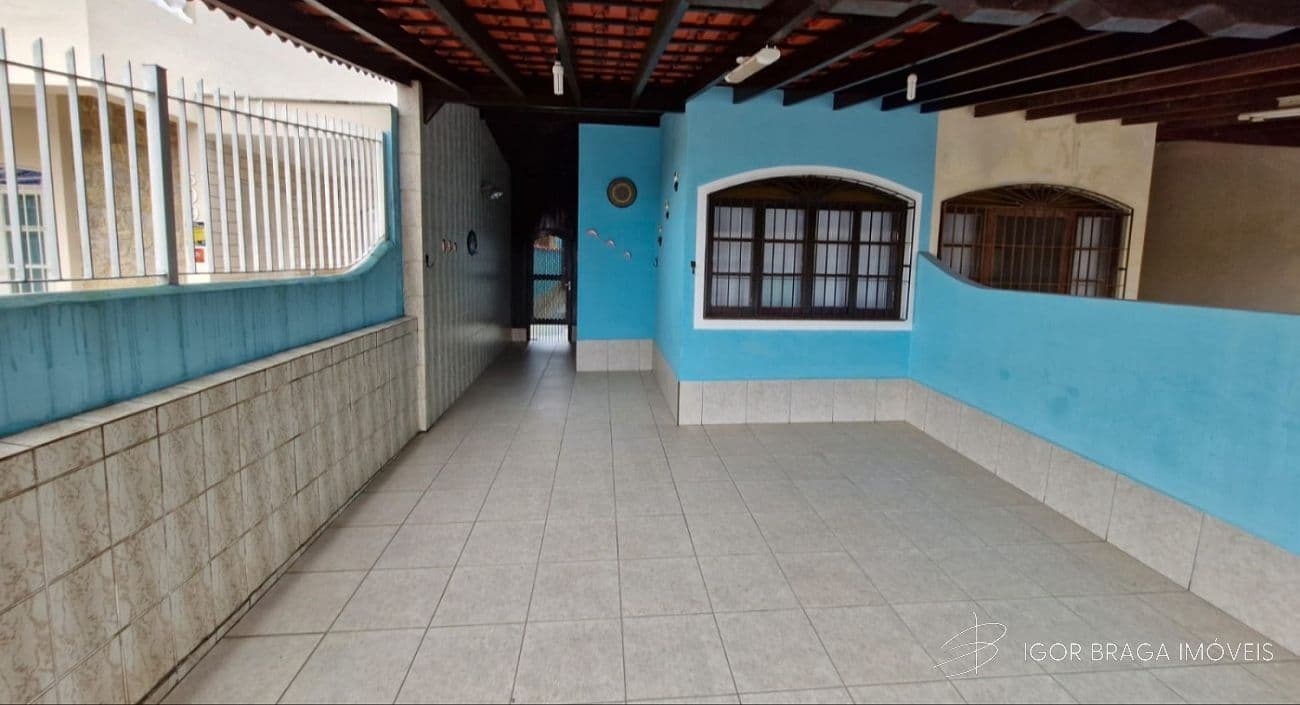 BELÍSSIMA CASA GEMINADA, AMPLA E À 500M DO MAR — foto 1