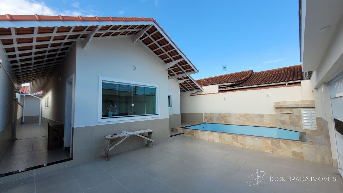 BELÍSSIMA CASA, FINO ACABAMENTO E À 450M DO MAR — foto 1
