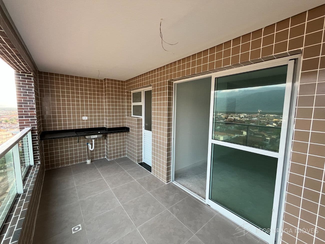 BELÍSSIMO APARTAMENTO, À 20M DO MAR E LAZER COMPLETO — foto 1