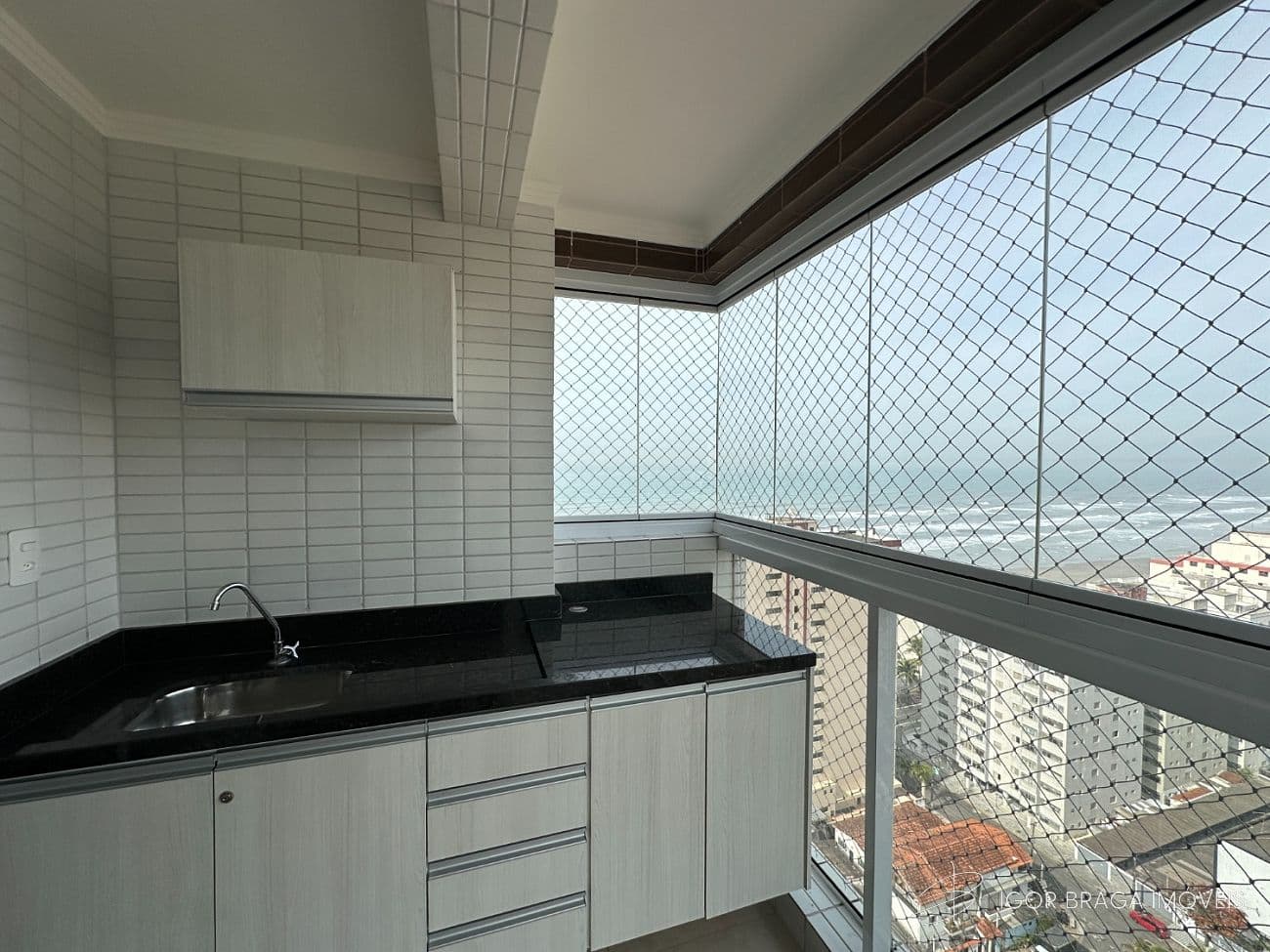 EXCELENTE APARTAMENTO, À 150M DO MAR E LAZER COMPLETO — foto 1