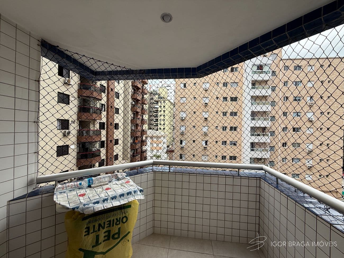 BELÍSSIMO APARTAMENTO, À 200M DO MAR E LAZER COMPLETO — foto 1