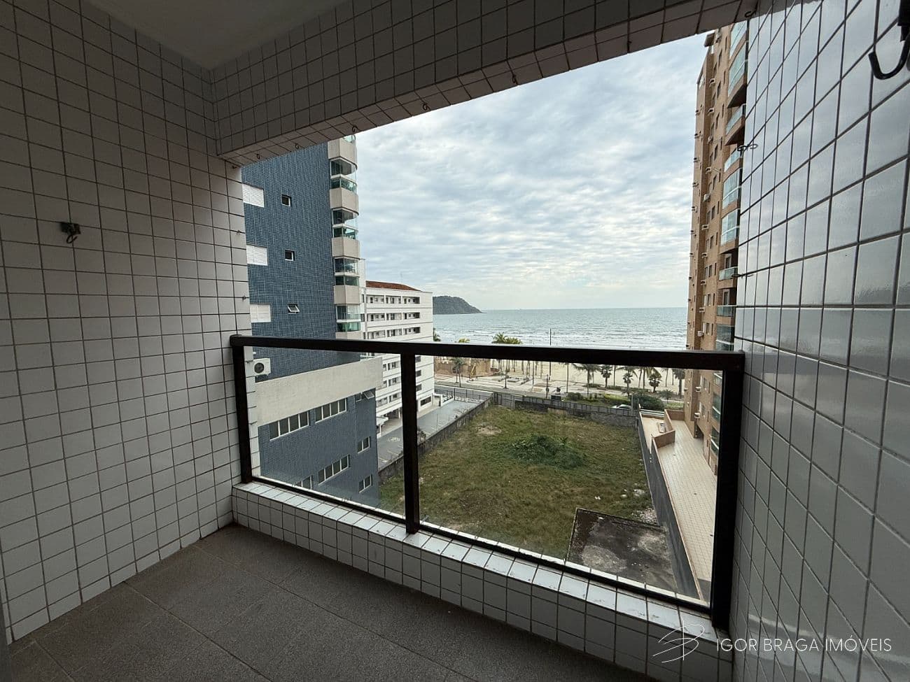 BELÍSSIMO APARTAMENTO, À 80M DO MAR E LAZER COMPLETO — foto 1