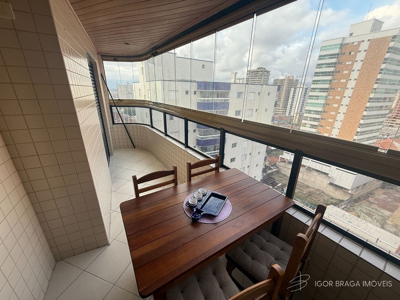 BELÍSSIMO APARTAMENTO, À 140M DO MAR — foto 1