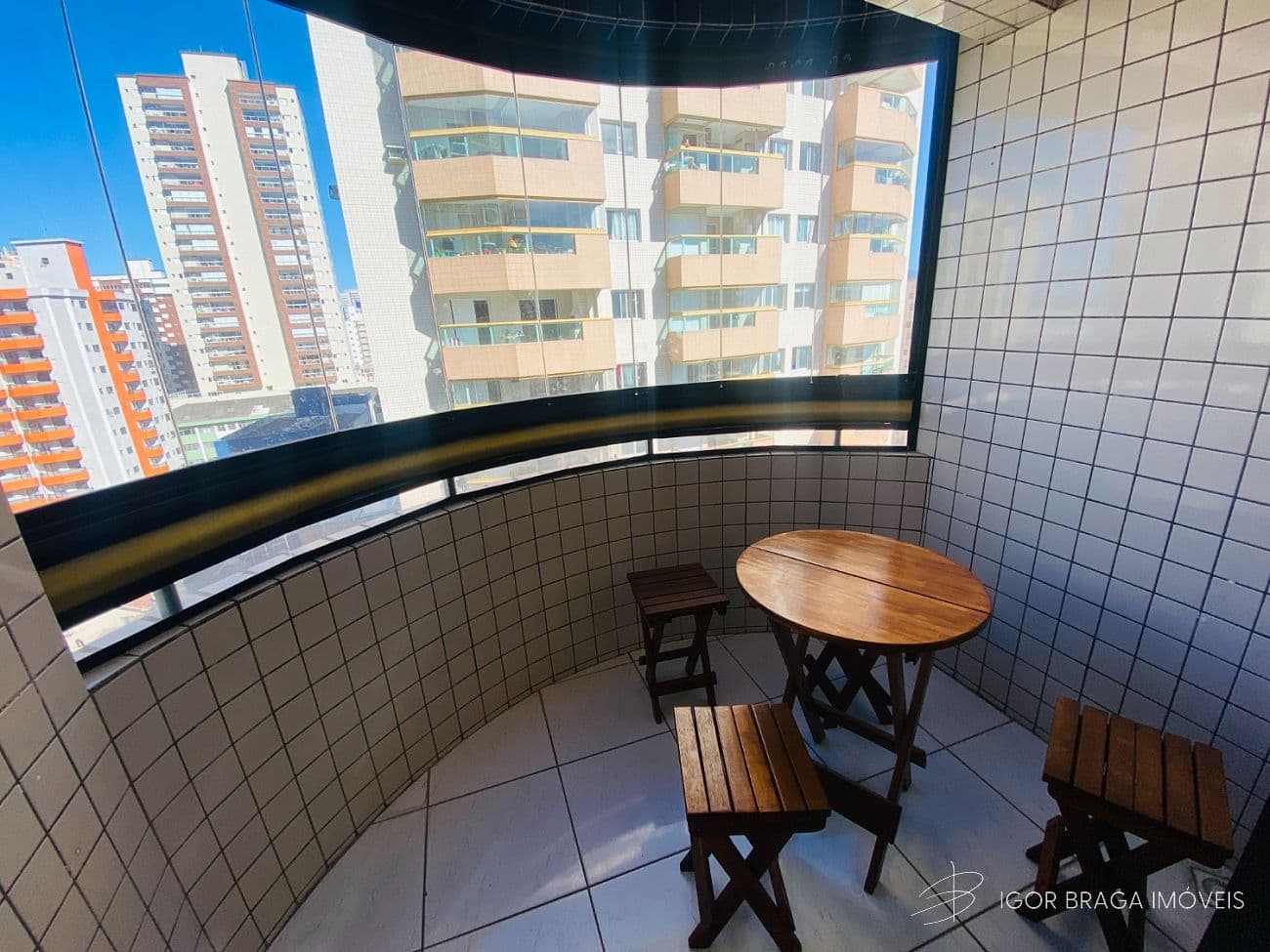 BELÍSSIMO APARTAMENTO, À 150M DO MAR E LAZER COMPLETO — foto 1