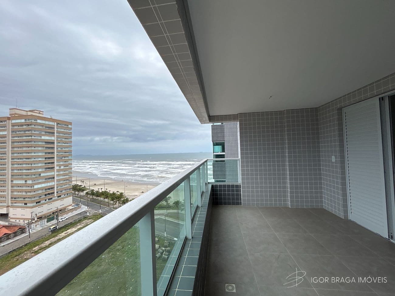 EXCELENTE APARTAMENTO, FRENTE MAR E LAZER COMPLETO — foto 1