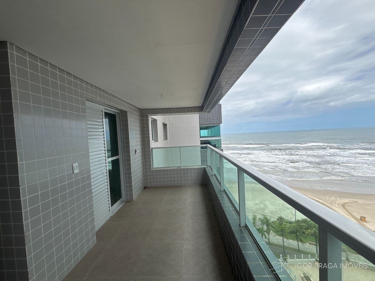 EXCELENTE APARTAMENTO A 60M DO MAR COM LAZER COMPLETO — foto 1