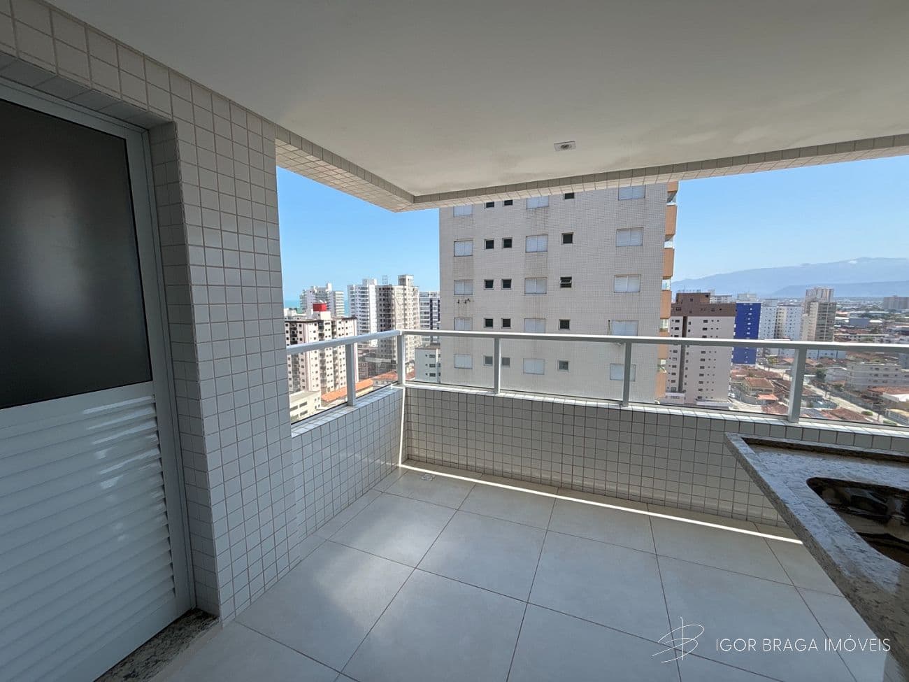 EXCELENTE APARTAMENTO A 300M DO MAR COM LAZER COMPLETO — foto 1