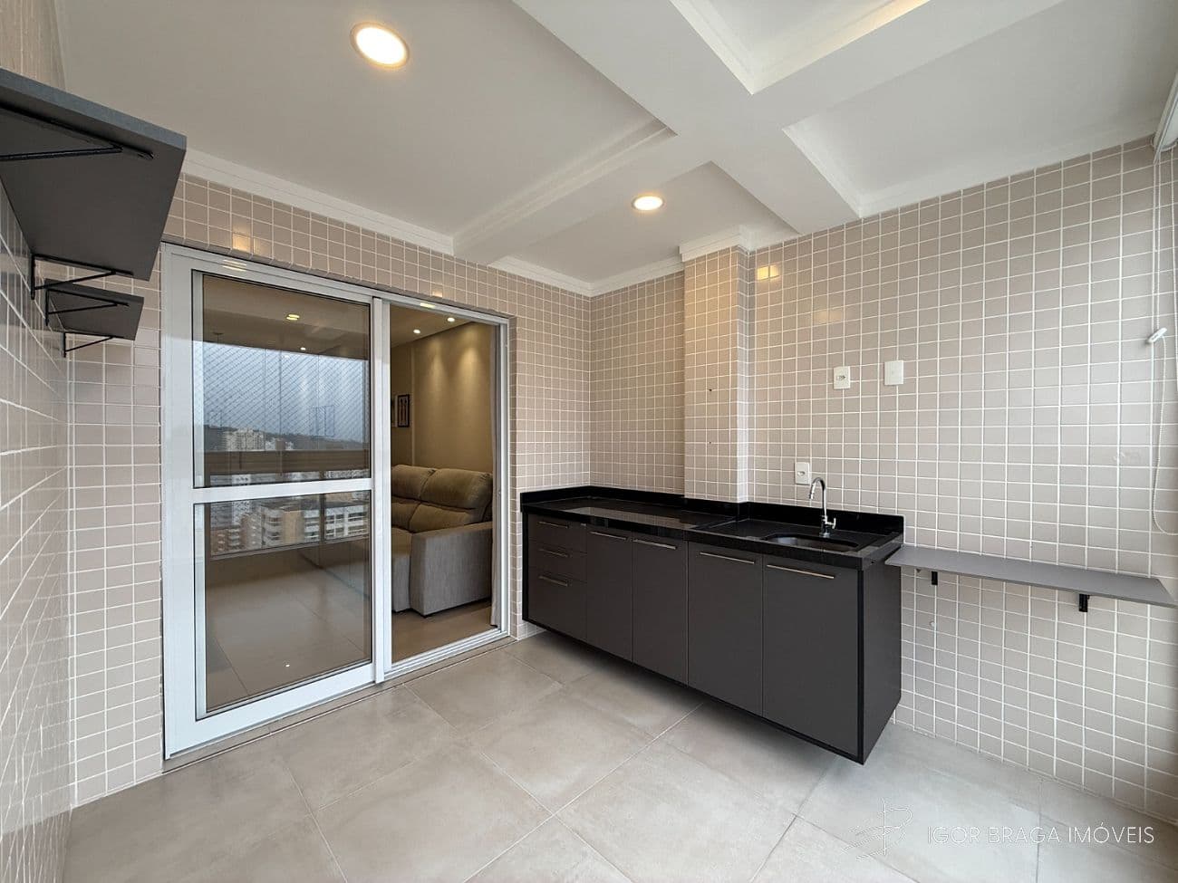 EXCELENTE APARTAMENTO 100M DO MAR, FINO ACABAMENTO E COM LAZER COMPLETO — foto 1