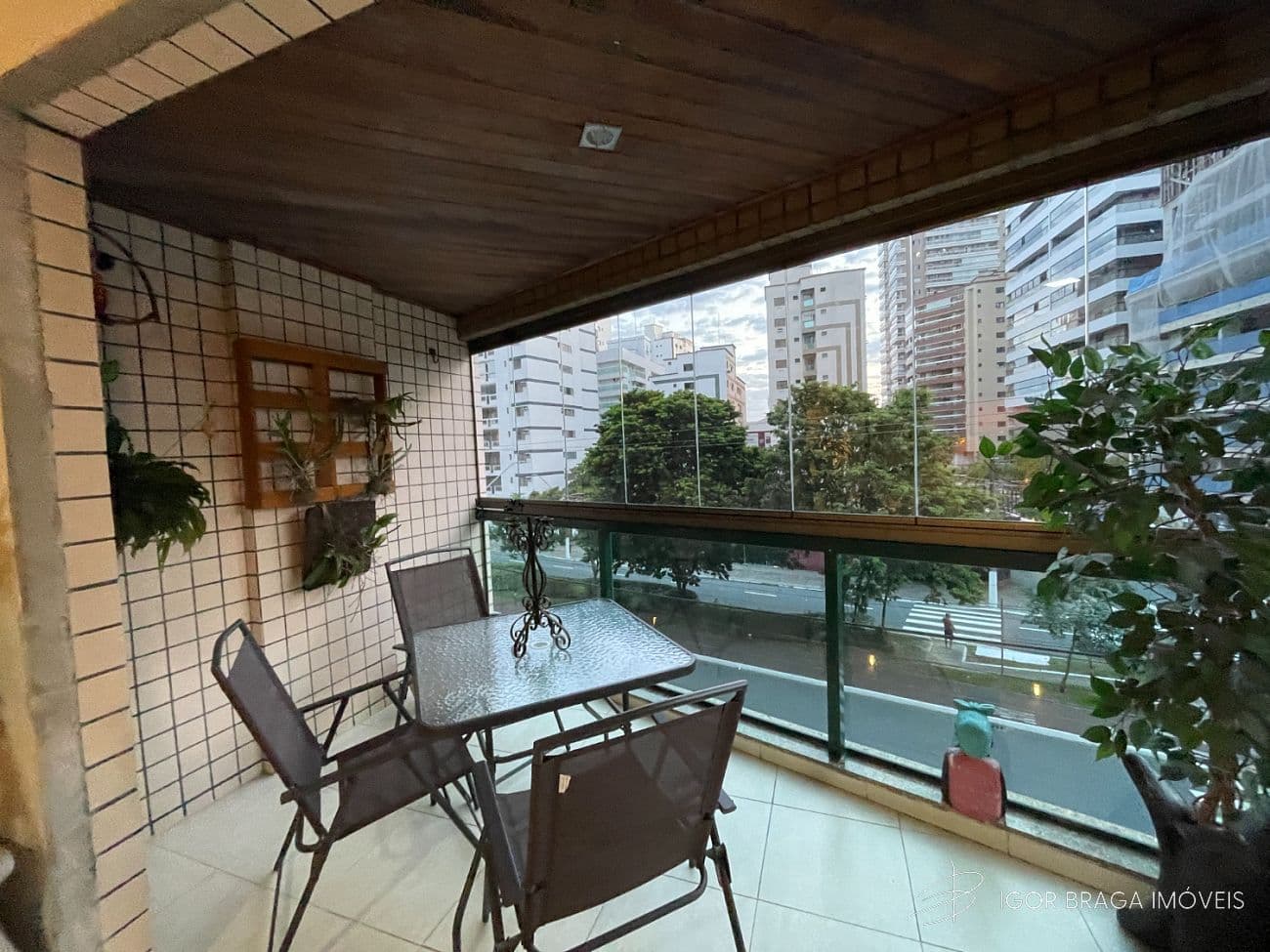 BELISSÍMO APARTAMENTO, AMPLO E À 200M DO MAR — foto 1