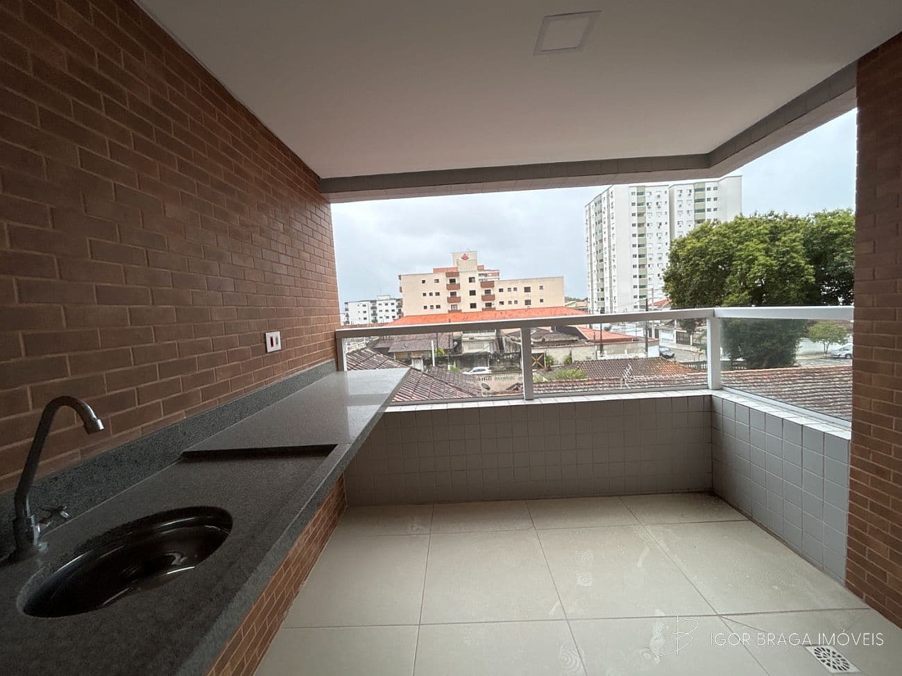 BELÍSSIMO APARTAMENTO, À 500M DO MAR E LAZER COMPLETO — foto 1