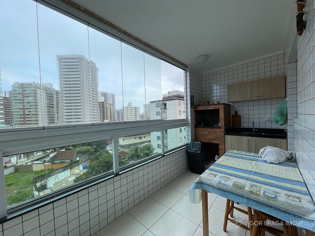 BELÍSSIMO APARTAMENTO, À 100M DO MAR E LAZER COMPLETO — foto 1