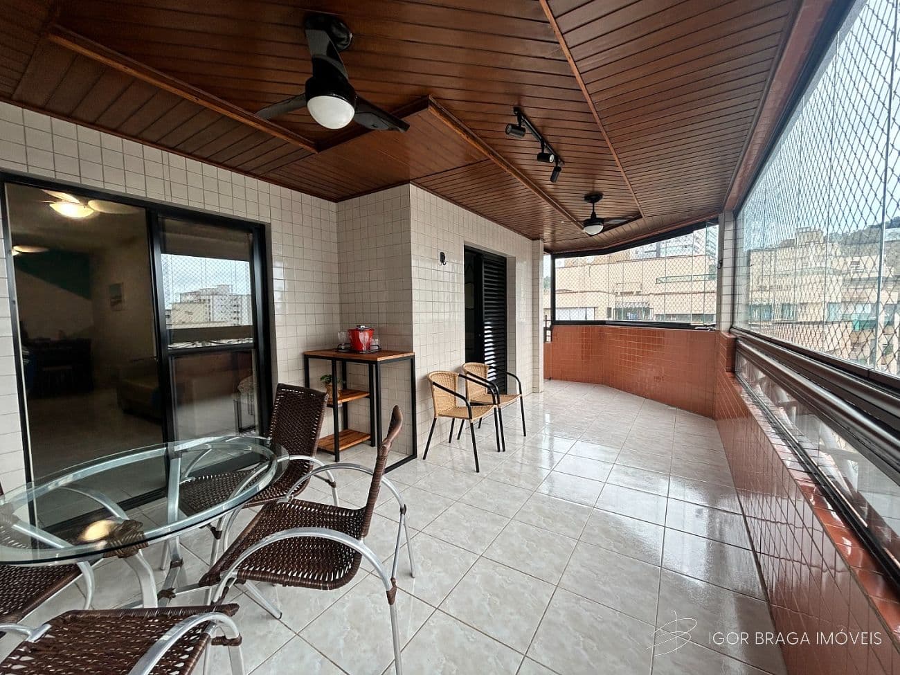EXCELENTE APARTAMENTO A 300M DO MAR COM AREA DE LAZER COMPLETO — foto 1