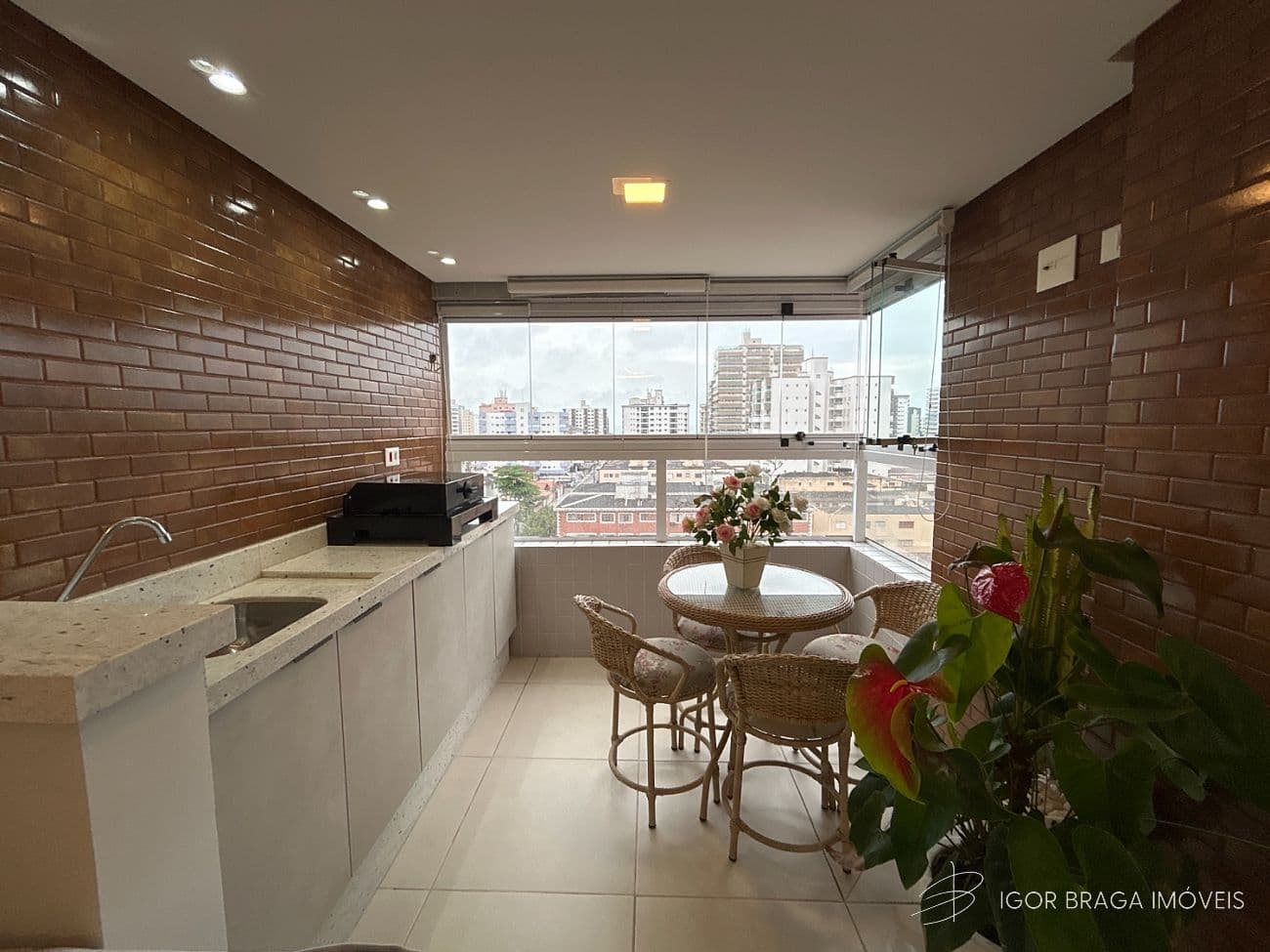 EXCELENTE APARTAMENTO A 400M DO MAR COM AREA DE LAZER COMPLETO — foto 1