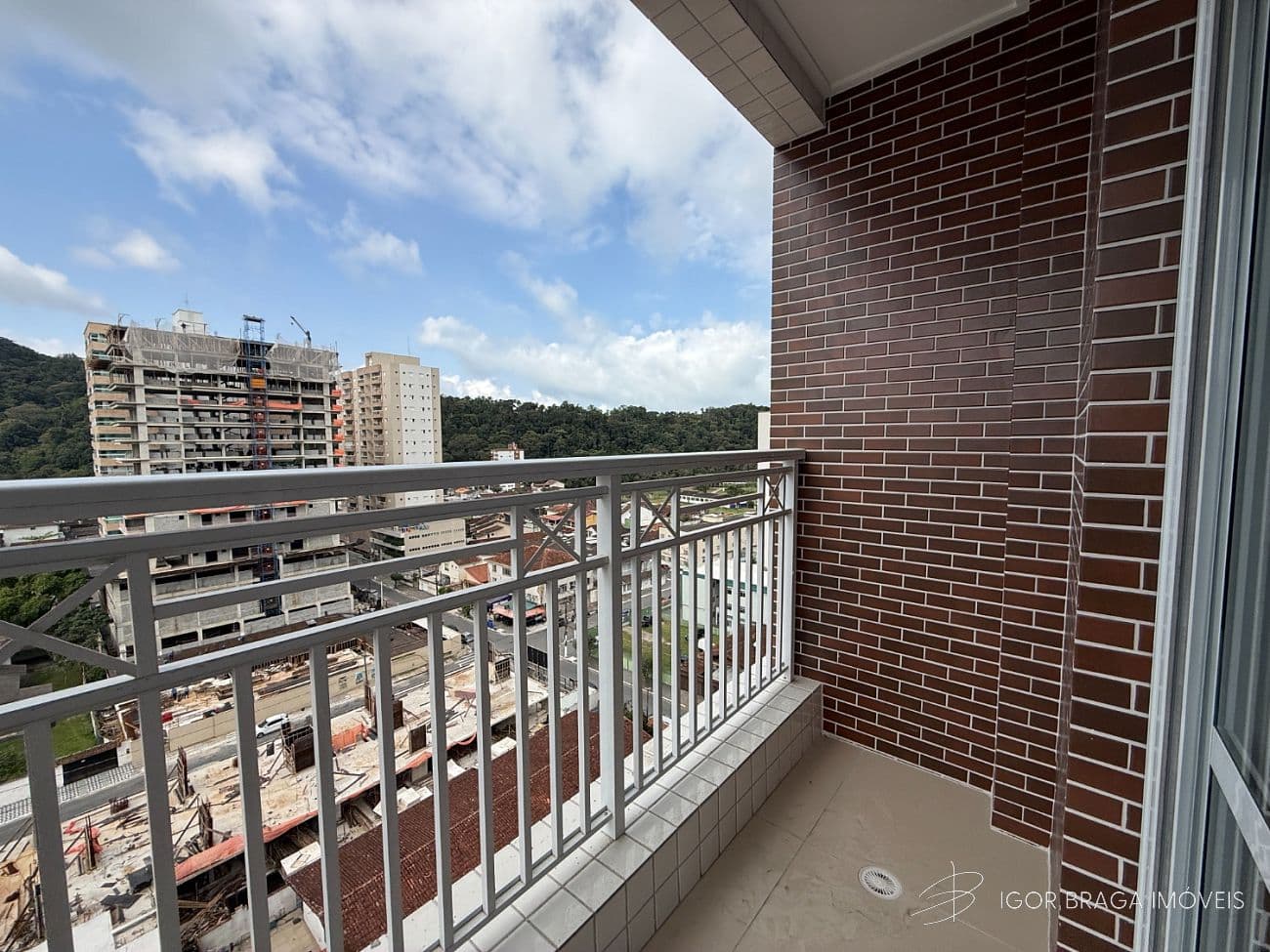 EXCELENTE APARTAMENTO A 500M DO MAR E COM AREA DE LAZER COMPLETO — foto 1